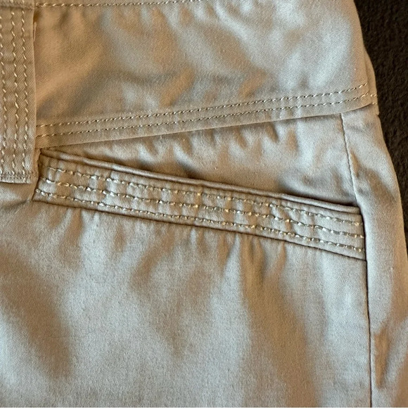 White House Black Market Stylish Tan Women's Shorts size 6 cotton spandex - Picture 4 of 9